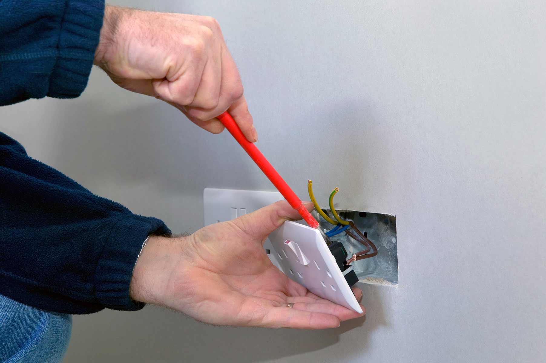 Our electricians can install plug sockets for domestic and commercial proeprties in Brompton and the local area. 